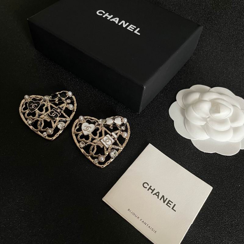 Chanel Brooch 03yxs113
